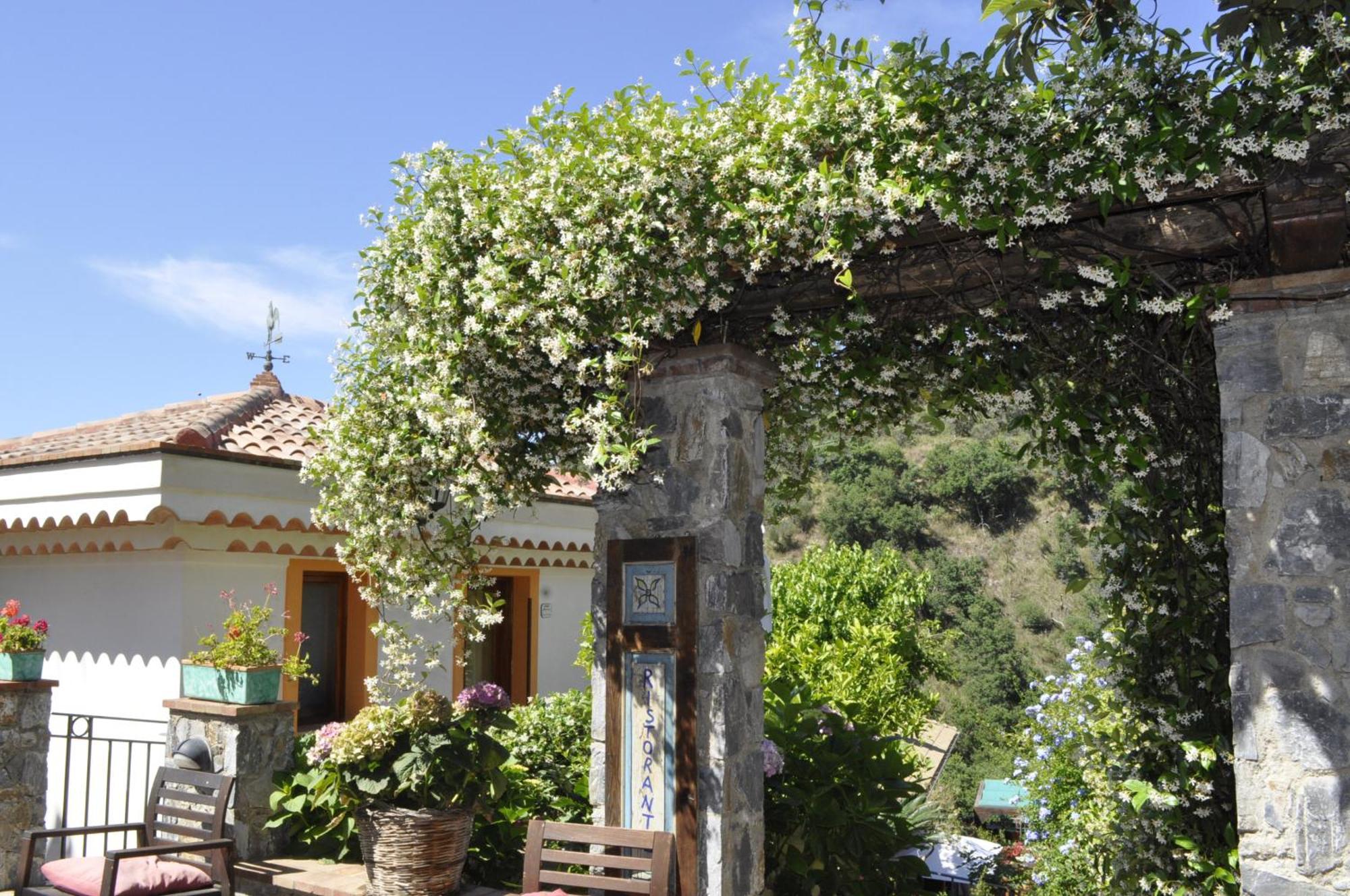 Borgo San Francesco Hotel จอโยซามาเรอา ภายนอก รูปภาพ